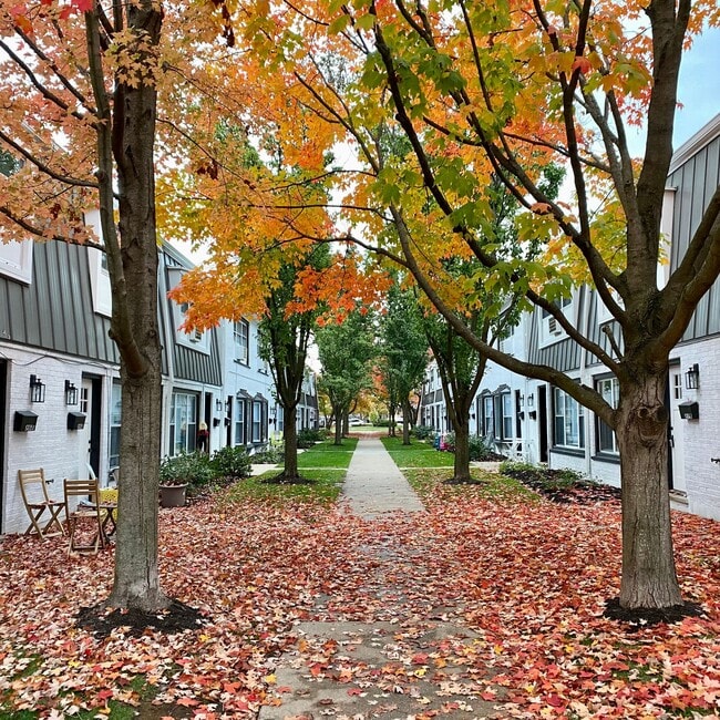 Park Townhomes of Highland Park in Highland Park, IL - Building Photo - Building Photo