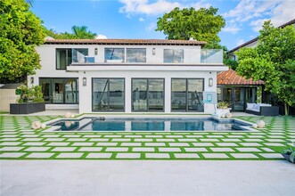 5328 N Bay Rd in Miami Beach, FL - Building Photo - Building Photo