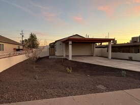 1817 E Adams St, Unit #2 in Phoenix, AZ - Foto de edificio - Building Photo