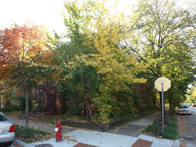 201 E 27th St in Minneapolis, MN - Building Photo - Building Photo