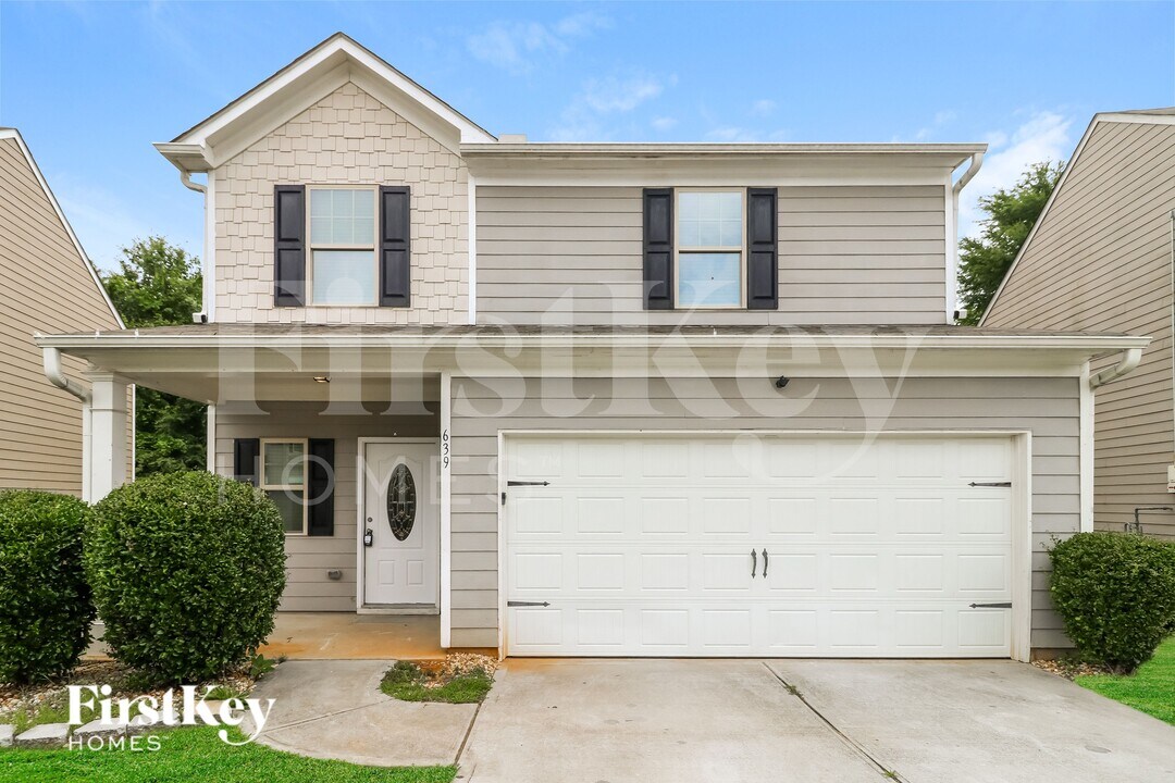 639 Independence Ave in Pendergrass, GA - Foto de edificio