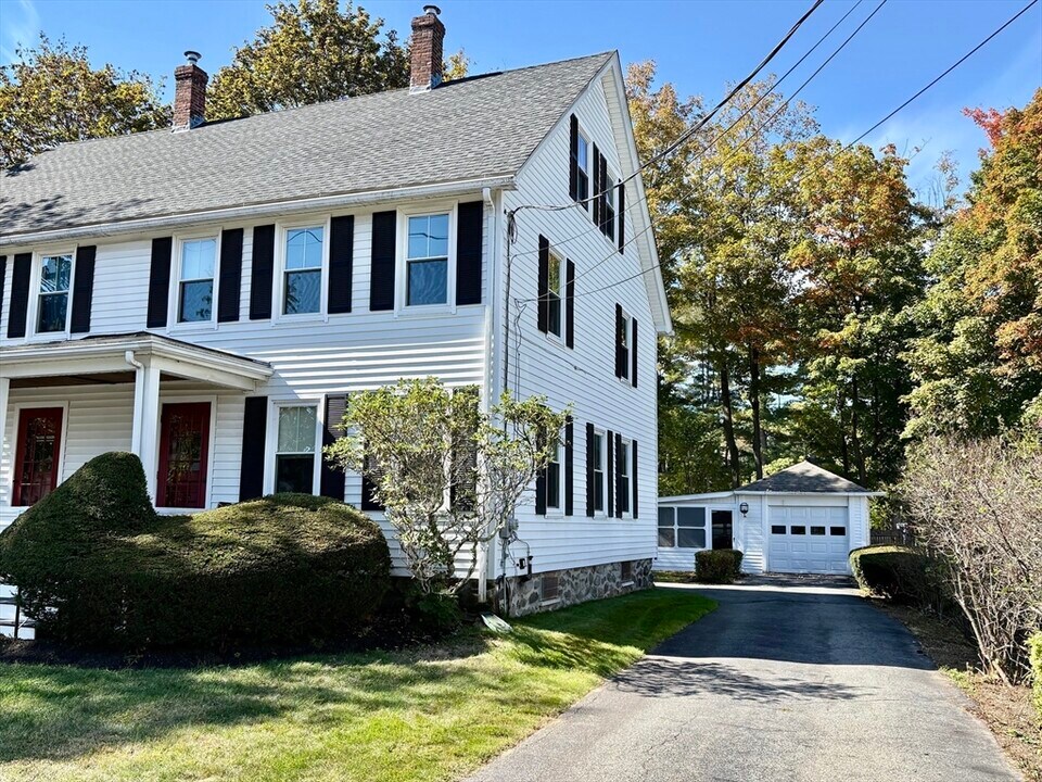 16-18-18 Maple St in Concord, MA - Building Photo