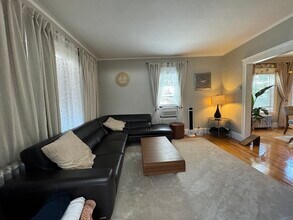 1138 Massachusetts Ave in Arlington, MA - Building Photo - Building Photo