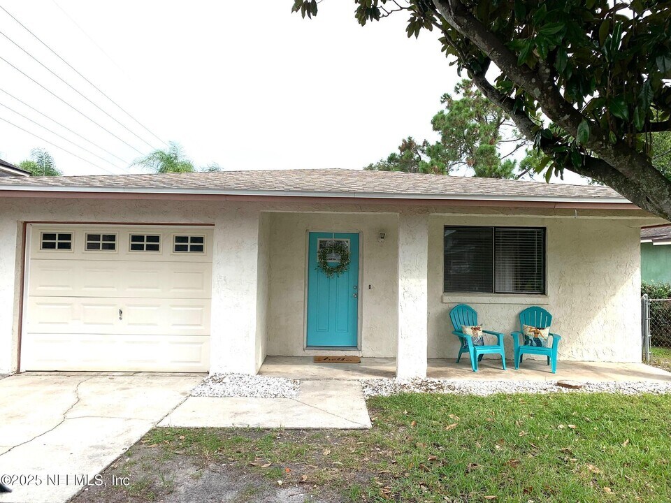 823 14th Ave S in Jacksonville Beach, FL - Building Photo
