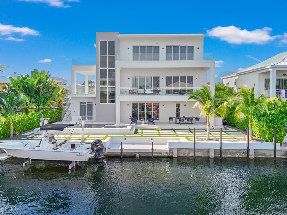 113 Court Contessa in Islamorada, FL - Building Photo