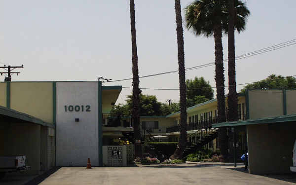 Baldwin Valley Apartments in El Monte, CA - Foto de edificio - Building Photo