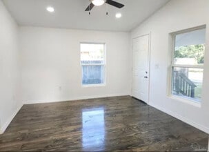 213 Wilson Ave in Atmore, AL - Foto de edificio - Building Photo