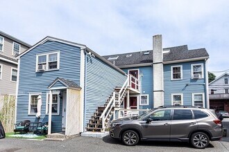 42 Essex St, Unit 2 in Salem, MA - Building Photo - Building Photo