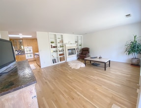 9 Scenic Ave in San Anselmo, CA - Foto de edificio - Building Photo