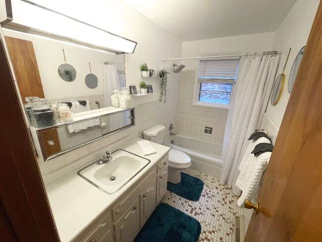 2417 Quail Dr, Unit A in Columbia, MO - Building Photo - Building Photo