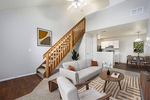 The Vista Apartments and Townhomes in Portage, MI - Building Photo