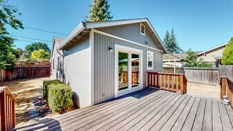 13910 Village Ave in Healdsburg, CA - Building Photo