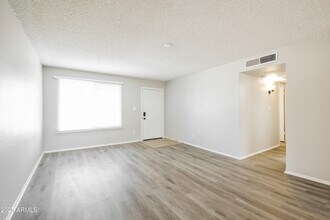 3543 W Lupine Ave in Phoenix, AZ - Building Photo - Building Photo