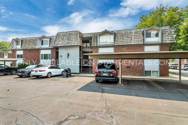 1671 Hickory Ln