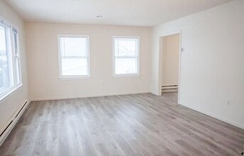 655C Yale Way in Monroe Township, NJ - Building Photo - Building Photo