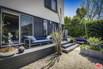 814 Crestmoore Pl in Los Angeles, CA - Building Photo - Building Photo