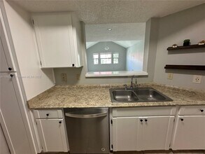 10500 SW 155th Ct in Miami, FL - Foto de edificio - Building Photo