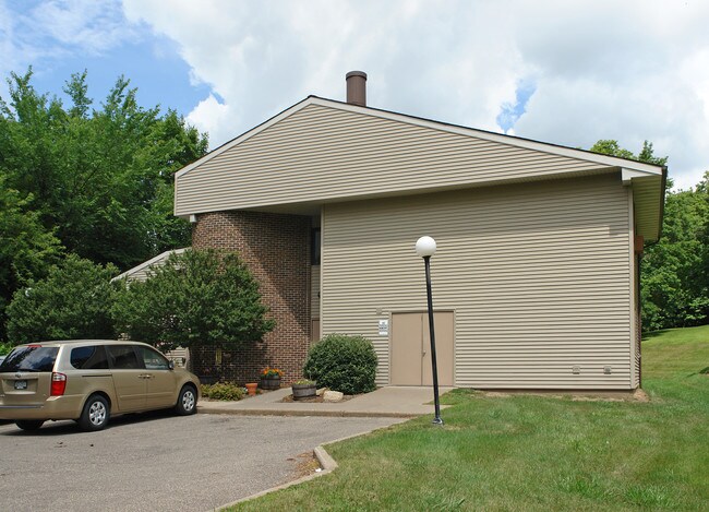 Glen Park Manor in Glenwood City, WI - Foto de edificio - Building Photo