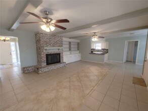 633 Mosswood Dr in Conroe, TX - Building Photo - Building Photo