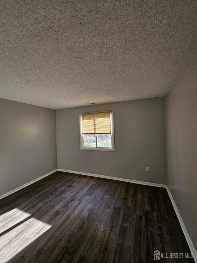 1503 Raspberry Ct in Edison, NJ - Building Photo - Building Photo