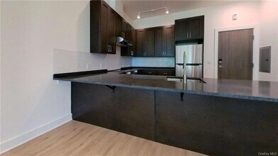 18 Edgewater Pl-Unit -103 in Beacon, NY - Building Photo - Building Photo