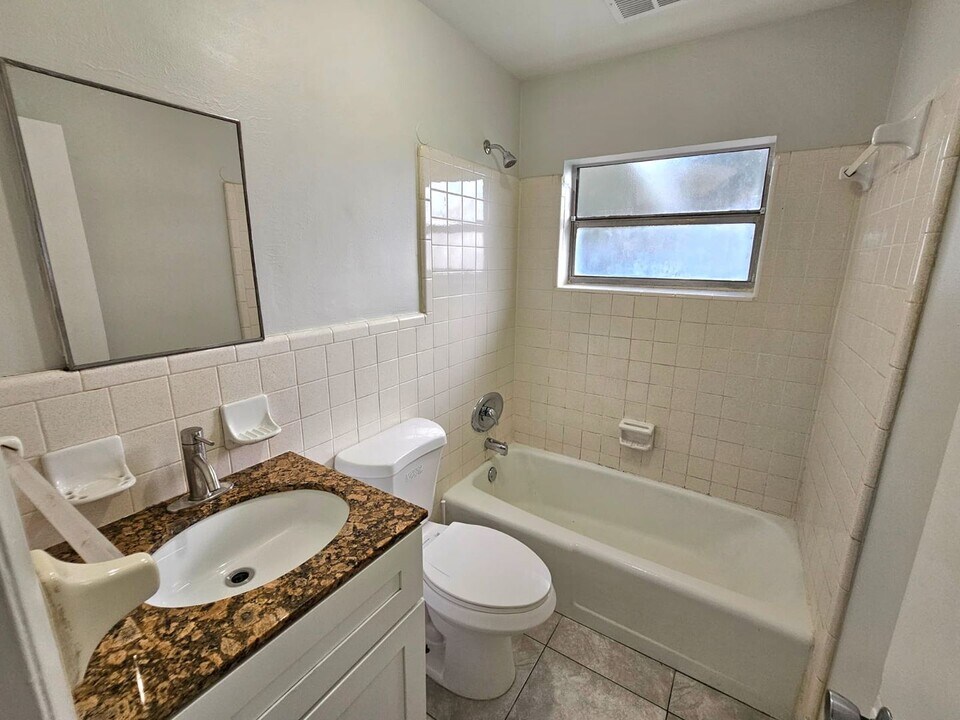 2584 Seneca Ave in Fort Pierce, FL - Building Photo