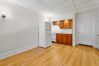 1440 W Howard St in Chicago, IL - Building Photo - Building Photo