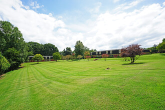 Country Club Apartments in Lincolnton, NC - Building Photo - Building Photo