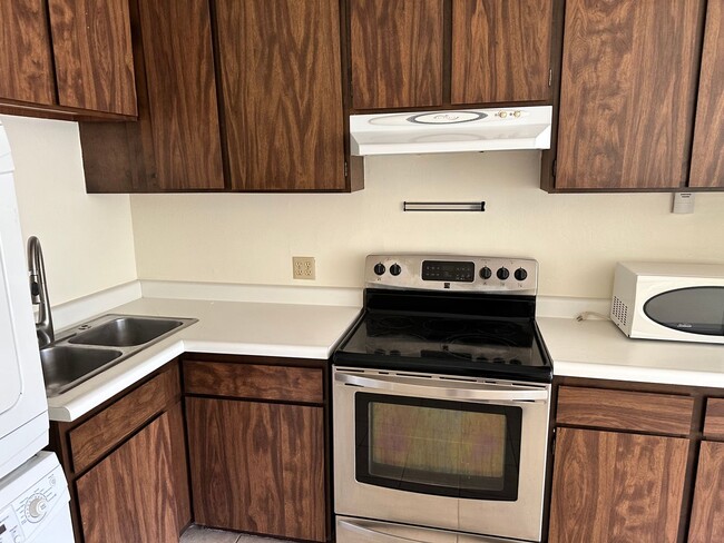 480 San Bernabe Dr in Monterey, CA - Building Photo - Building Photo