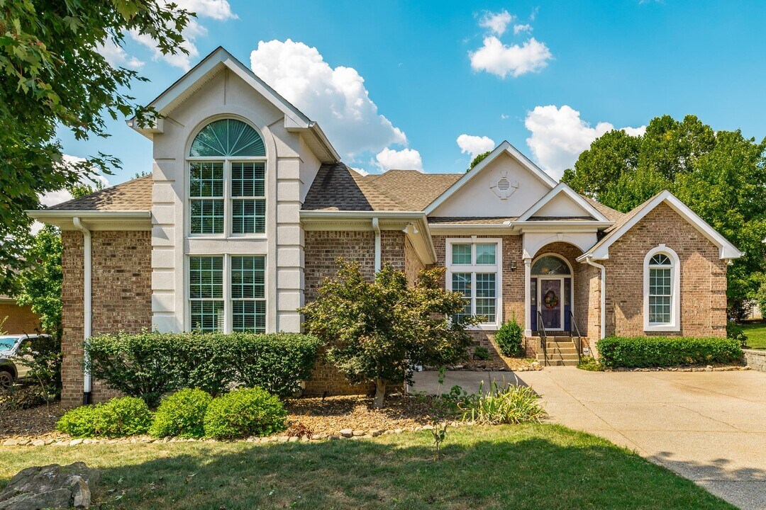 150 Stonebrook Ln in Hendersonville, TN - Building Photo