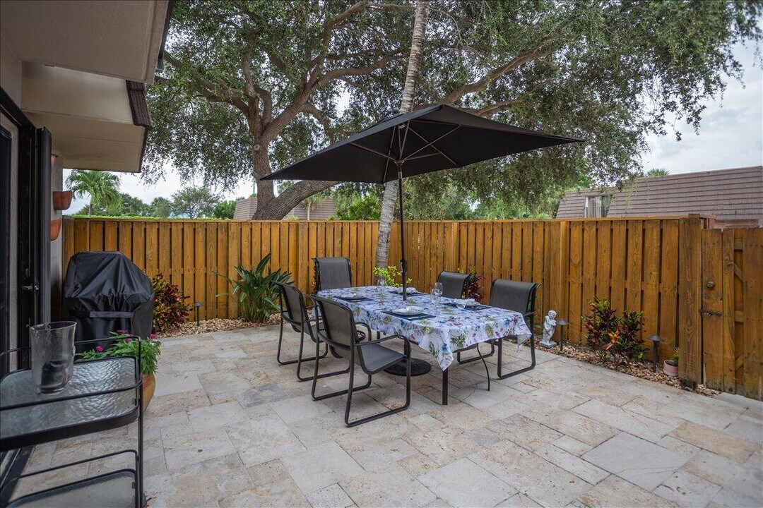 1203 12th Ct in Jupiter, FL - Building Photo