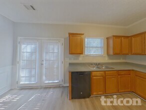 3816 Shenfield Dr in Union City, GA - Foto de edificio - Building Photo