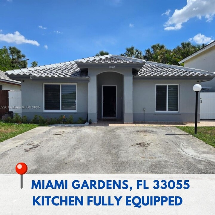 18402 NW 56th Pl in Miami Gardens, FL - Building Photo
