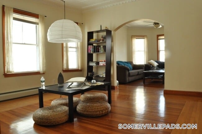 10 Evergreen Ave, Unit 2 in Somerville, MA - Building Photo - Building Photo