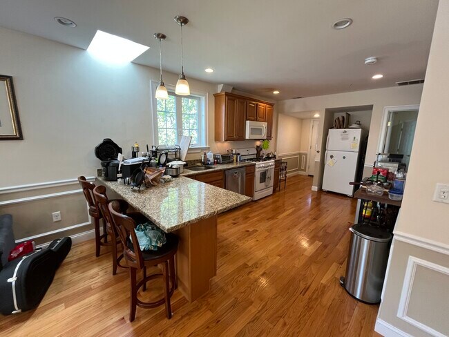 614 Main St, Unit 2 in Medford, MA - Building Photo - Building Photo