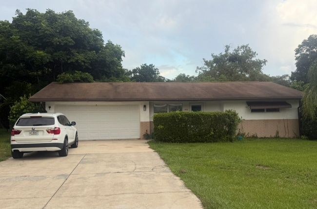 property at 1303 N Amelia Ave