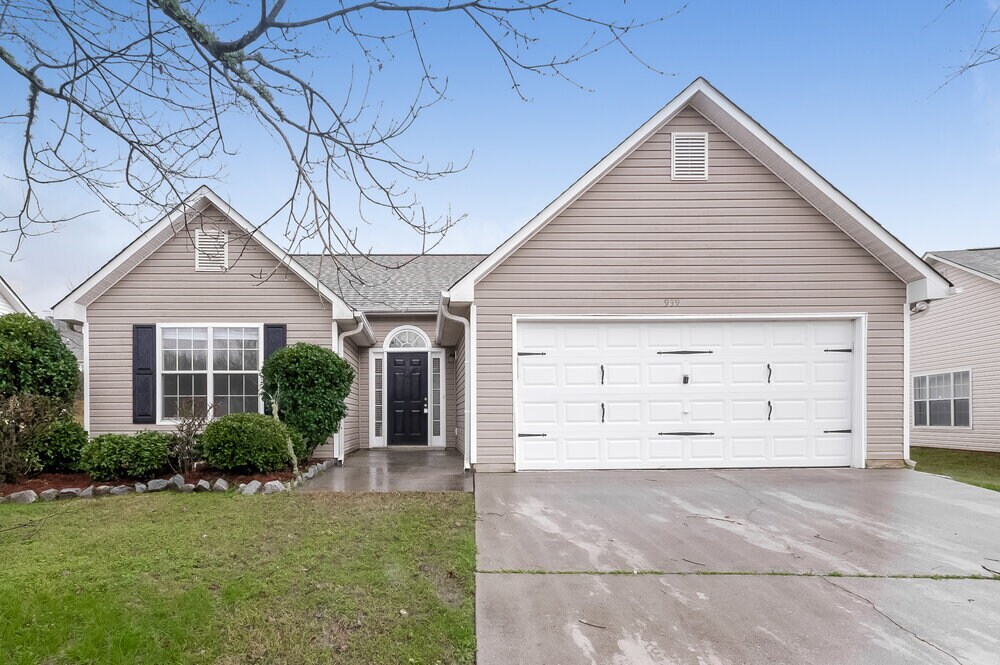 939 Maple Leaf Ridge in Jonesboro, GA - Building Photo