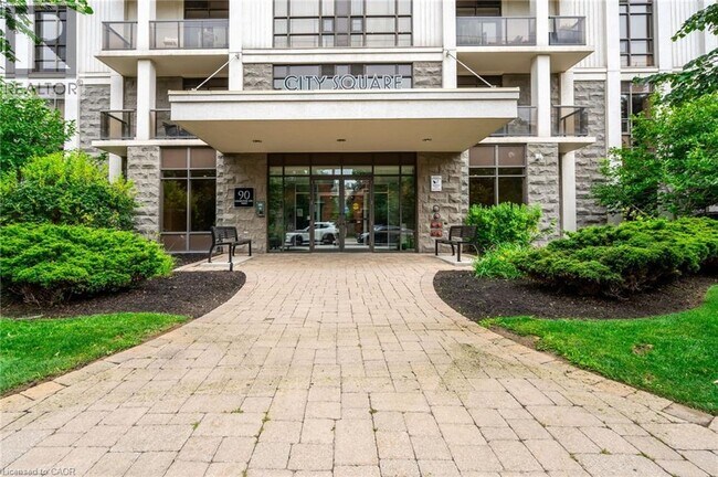 90 Charlton Ave W in Hamilton, ON - Building Photo - Building Photo