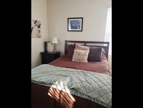 6 Dockside Cir in Redwood City, CA - Building Photo - Building Photo