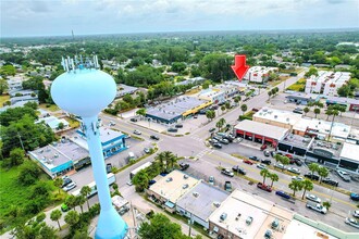 2721 Mall Dr in Sarasota, FL - Foto de edificio - Building Photo