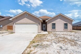 103 Spike Run in Del Rio, TX - Building Photo