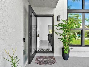 531 NW 207th Ave in Pembroke Pines, FL - Building Photo - Building Photo
