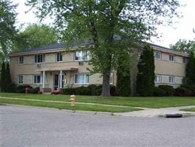 1211 Sylvester Dr in Janesville, WI - Foto de edificio