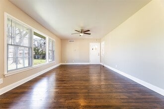 1761 Mariposa Dr in Dallas, TX - Building Photo - Building Photo