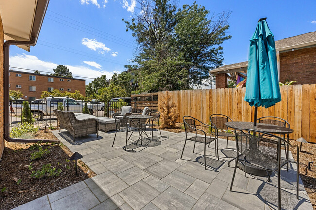 Charmel Apartments in Denver, CO - Foto de edificio - Building Photo