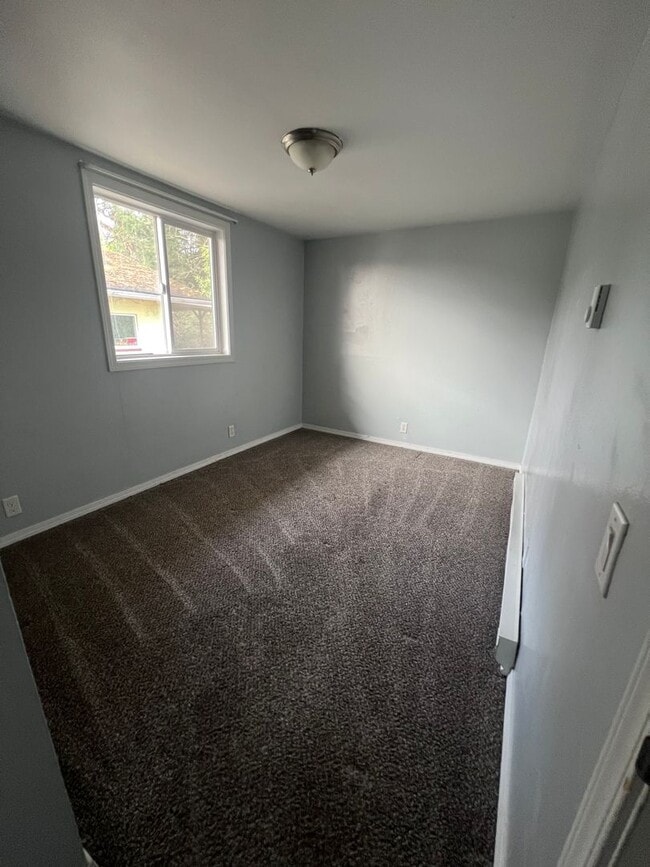 1201 Roosevelt Blvd in Bremerton, WA - Building Photo - Building Photo
