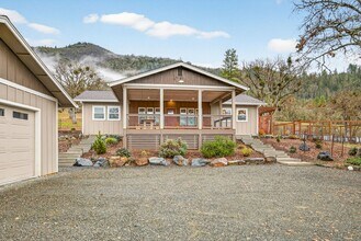 860 Humbug Creek Rd in Jacksonville, OR - Building Photo - Building Photo