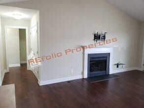 240 Oxfordshire Dr in Fuquay Varina, NC - Building Photo - Building Photo