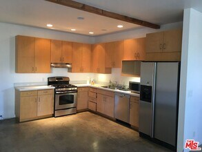 326 Indiana Ave-Unit -A in Los Angeles, CA - Foto de edificio - Building Photo