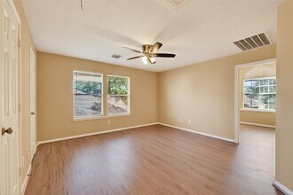 910 Norfolk Dr in Pearland, TX - Building Photo - Building Photo